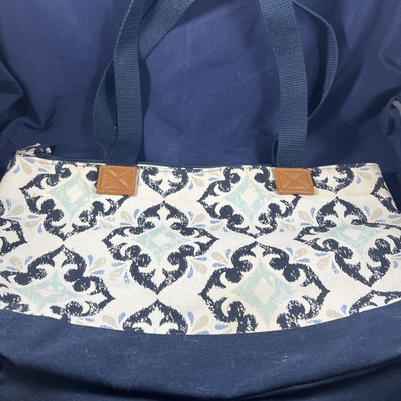 Thirty-One Tote Bag Purse Blue White Patterned Everyday Zipper Closure Boho Chic - Picture 2 of 6